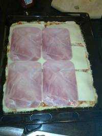 On place les tranches de Gouda et le jambon